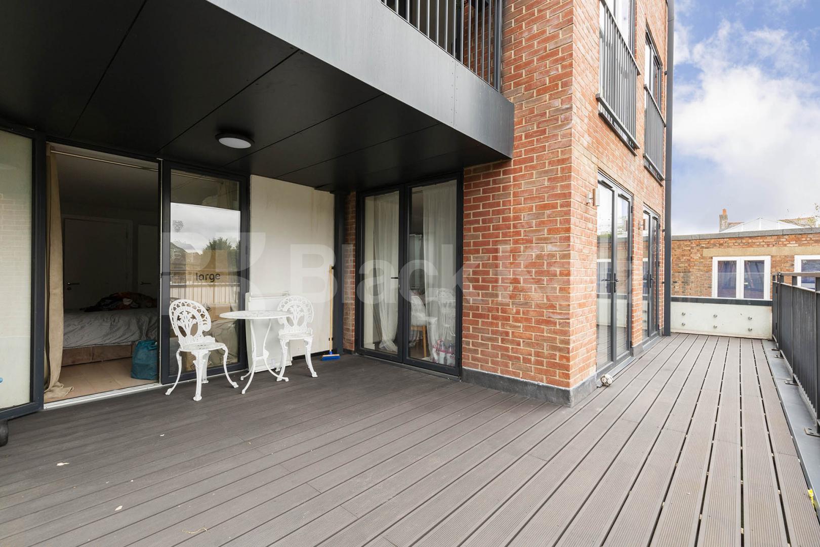 Spacious two bedroom and two bathroom with a large private balcony Tottenham Lane, Crouch End